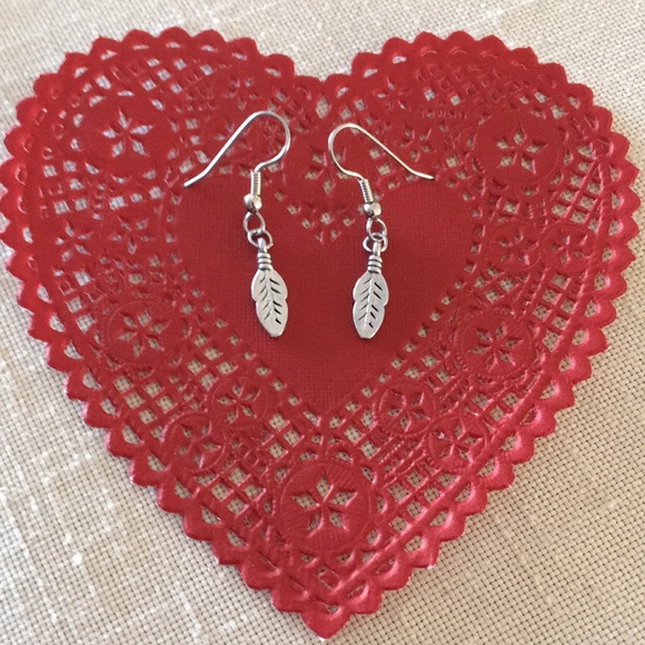 HAND CRAFTED Feather Earrings Silver Brass Gold or Copper Toned - Picture 4 of 11